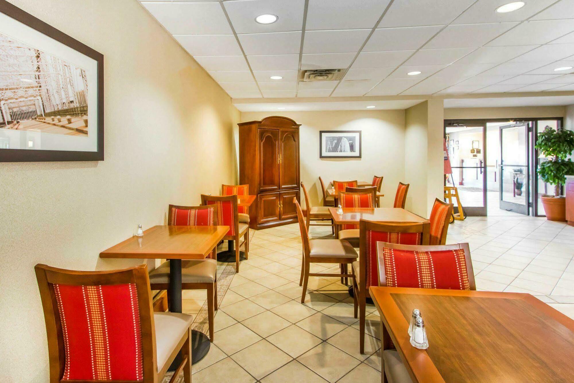 Quality Inn Clarksville - Exit 11 Eksteriør billede